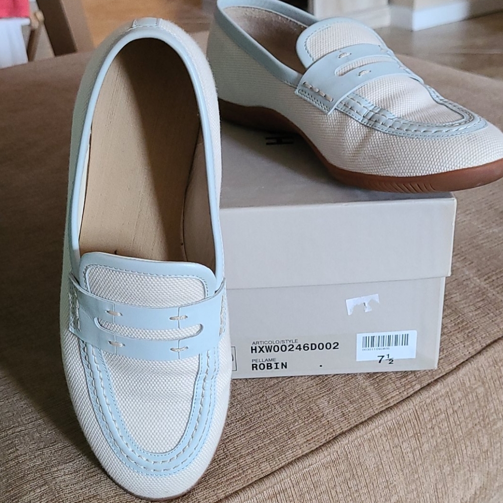 7.5 Hogan - Cream & light blue loafer